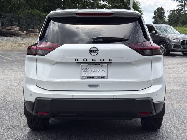 2026 Everest White Pearl Tricoat Nissan Rogue Dark Armor FWD SUV