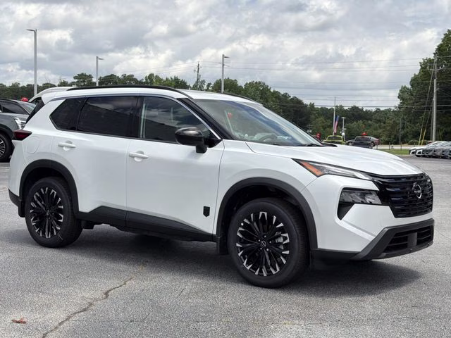 2026 Everest White Pearl Tricoat Nissan Rogue Dark Armor FWD SUV