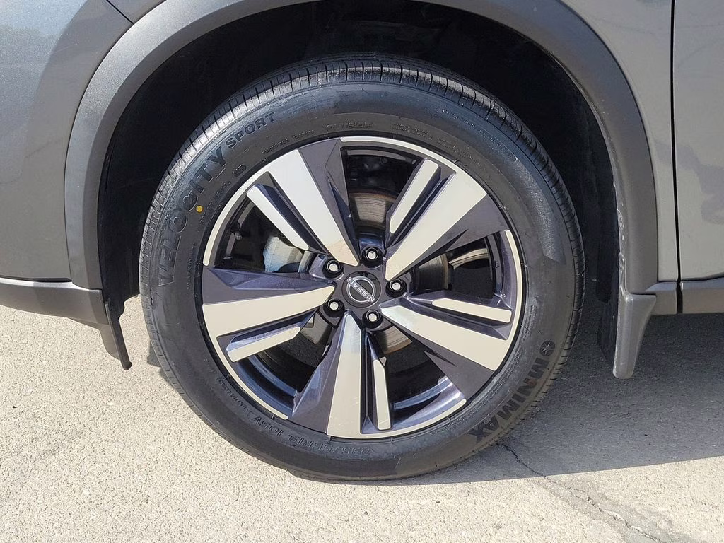 2024 Gun Metallic Nissan Rogue SL FWD SUV