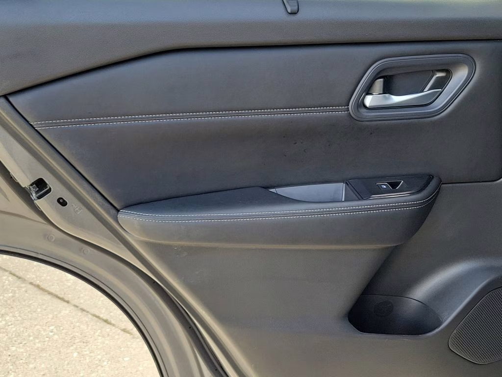 2024 Gun Metallic Nissan Rogue SL FWD SUV