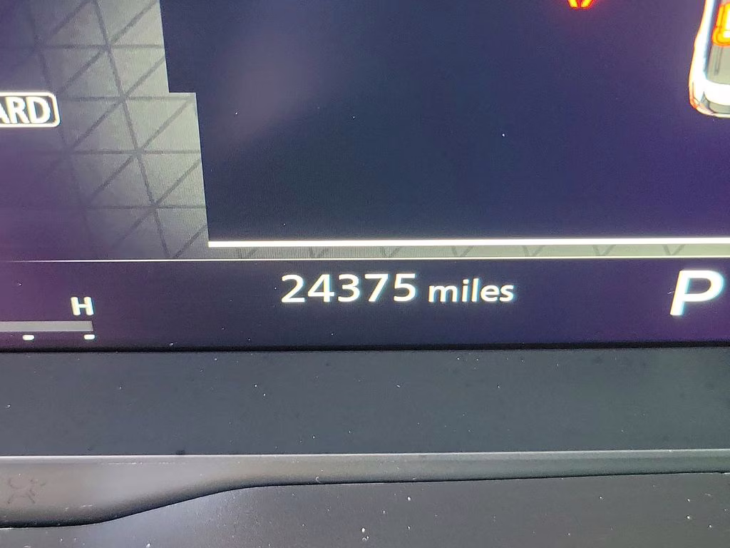 2024 Gun Metallic Nissan Rogue SL FWD SUV