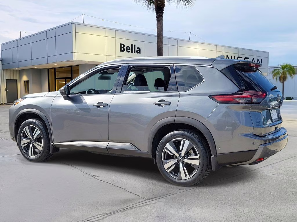 2024 Gun Metallic Nissan Rogue SL FWD SUV
