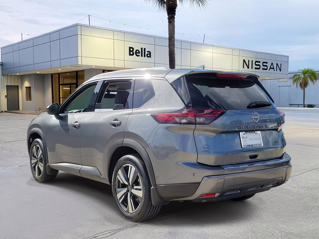 2024 Gun Metallic Nissan Rogue SL FWD SUV