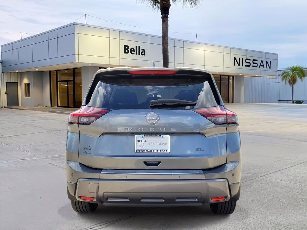 2024 Gun Metallic Nissan Rogue SL FWD SUV
