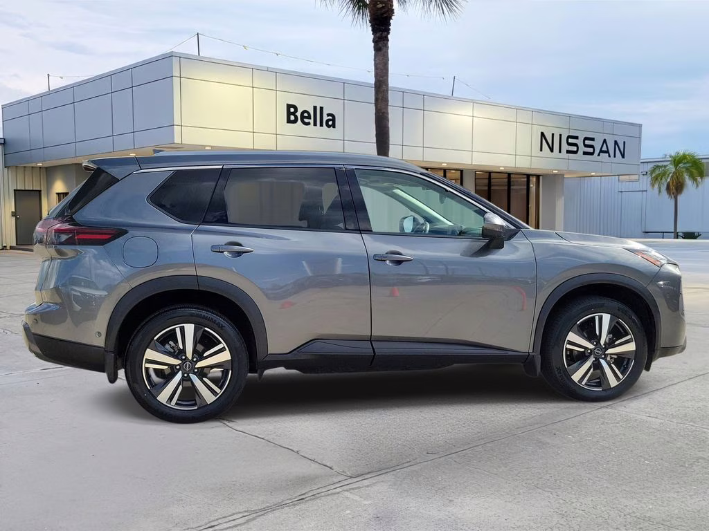 2024 Gun Metallic Nissan Rogue SL FWD SUV