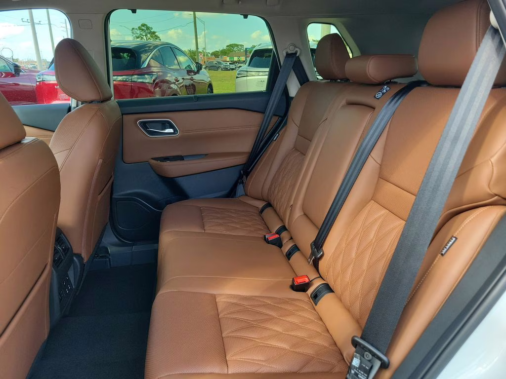 2026 Everest White Pearl Tricoat Nissan Rogue Platinum AWD SUV