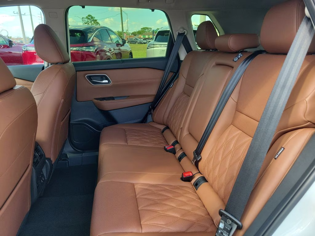2026 Everest White Pearl Tricoat Nissan Rogue Platinum AWD SUV