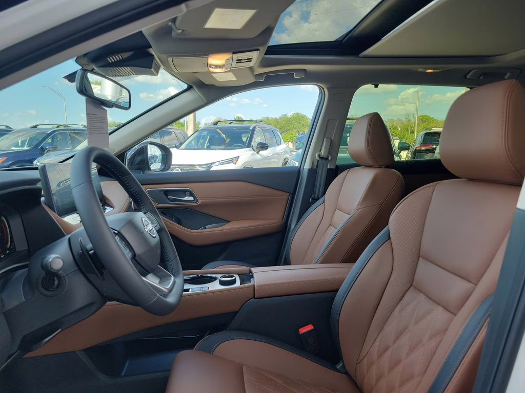 2026 Everest White Pearl/Super Black Nissan Rogue Platinum AWD SUV