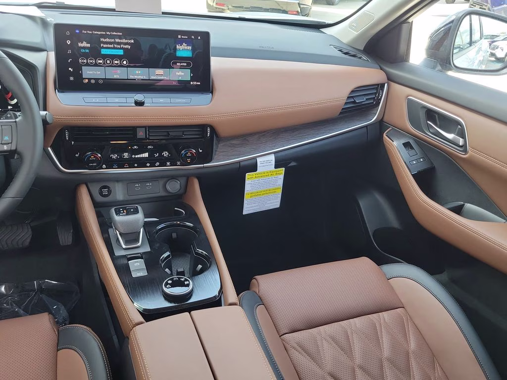 2026 Everest White Pearl/Super Black Nissan Rogue Platinum AWD SUV