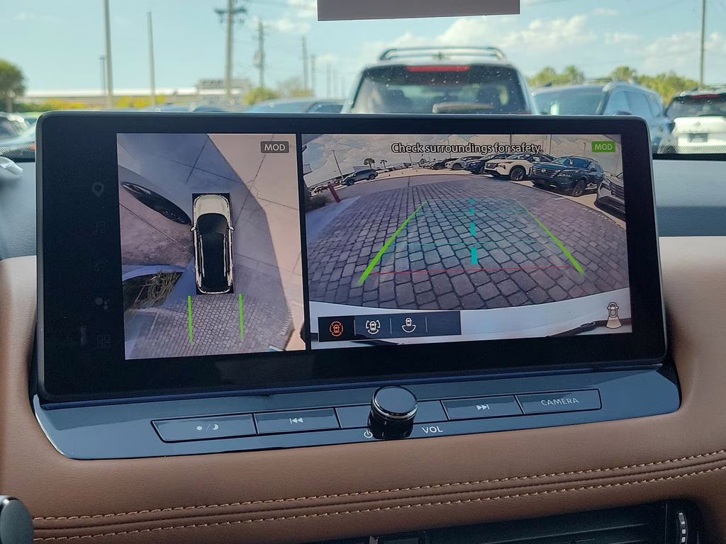 2026 Everest White Pearl/Super Black Nissan Rogue Platinum AWD SUV