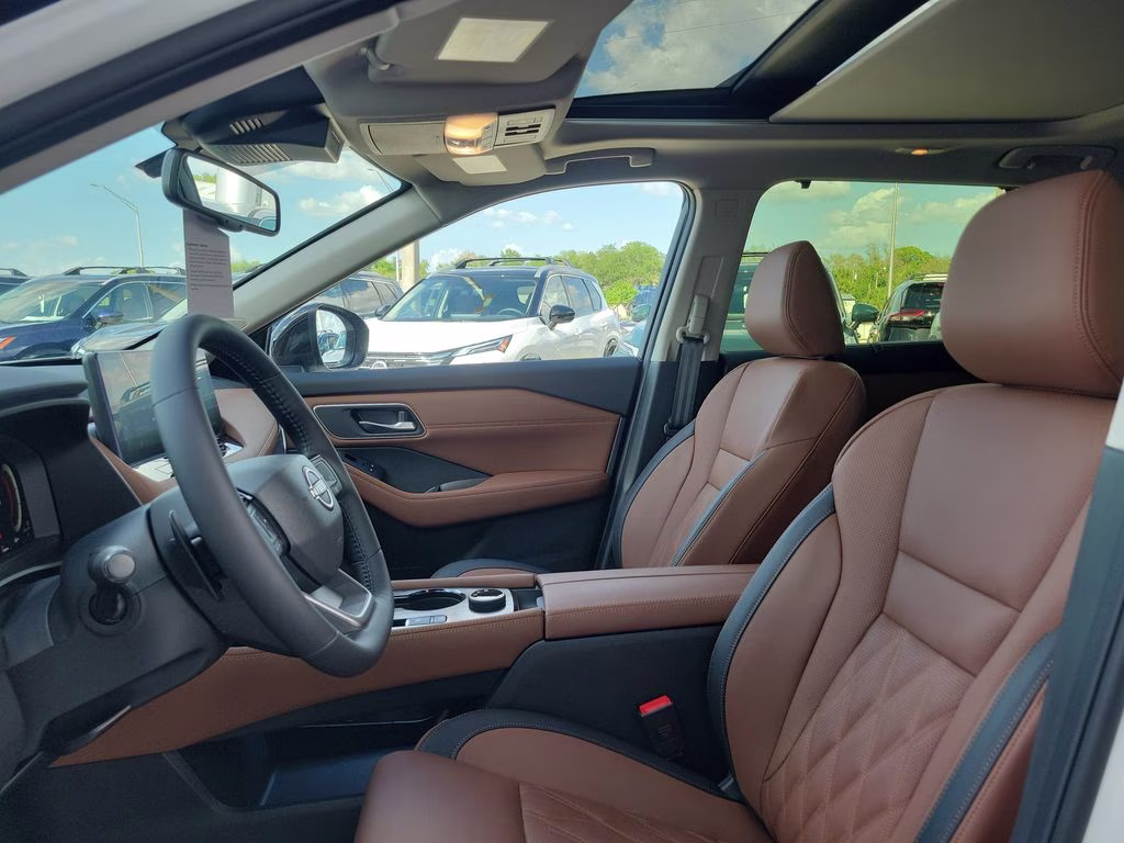 2026 Everest White Pearl/Super Black Nissan Rogue Platinum AWD SUV