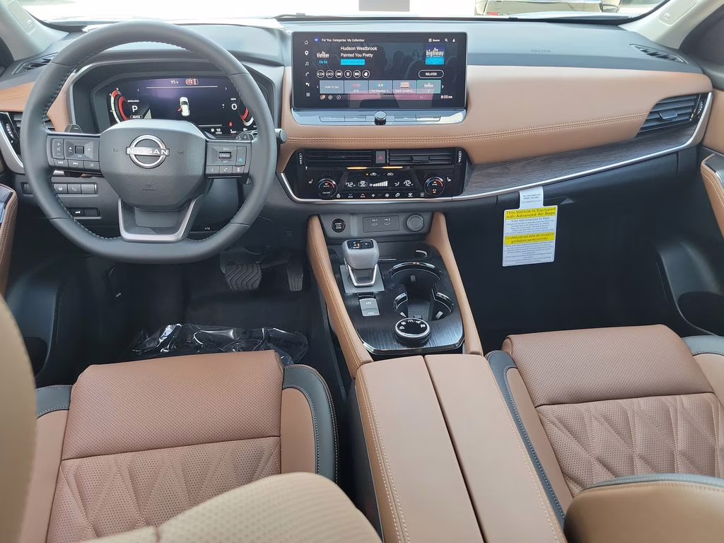 2026 Everest White Pearl/Super Black Nissan Rogue Platinum AWD SUV