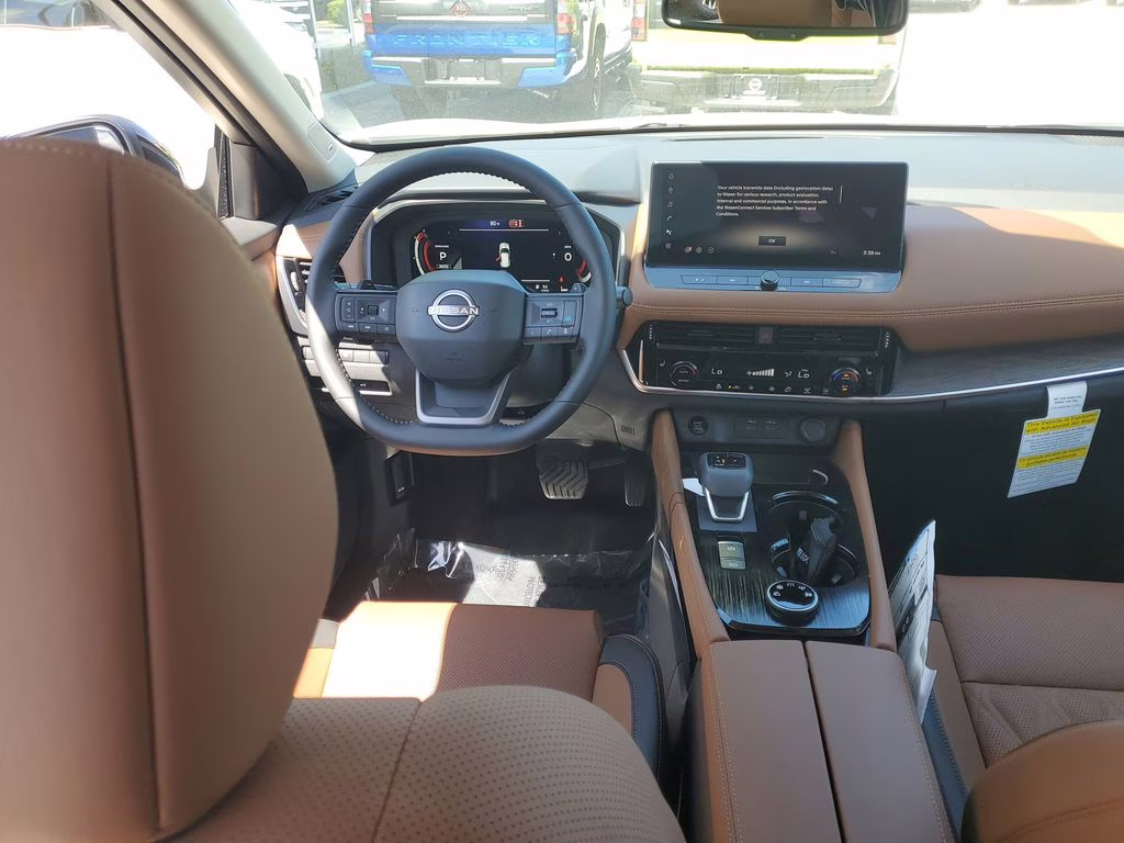 2026 Everest White Pearl/Super Black Nissan Rogue Platinum AWD SUV