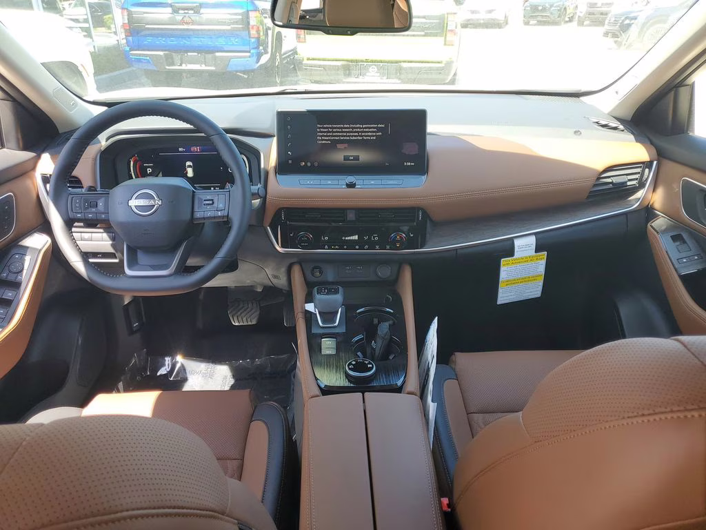 2026 Everest White Pearl/Super Black Nissan Rogue Platinum AWD SUV