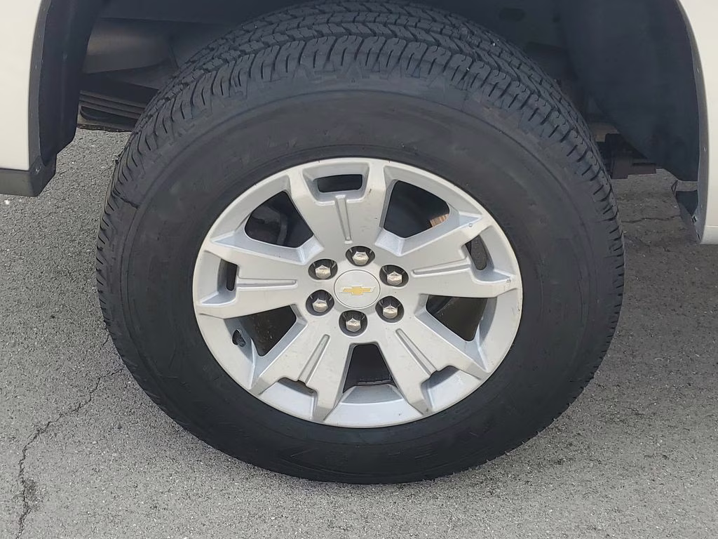 2015 Silver Ice Metallic Chevrolet Colorado LT RWD Truck