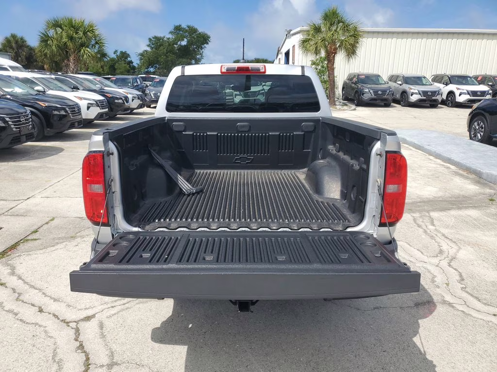 2015 Silver Ice Metallic Chevrolet Colorado LT RWD Truck
