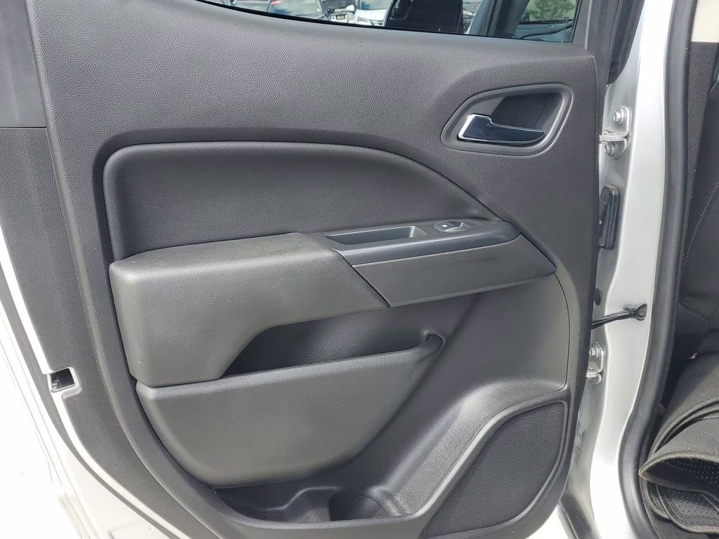 2015 Silver Ice Metallic Chevrolet Colorado LT RWD Truck