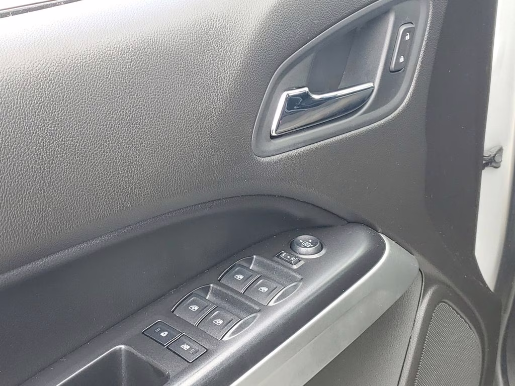 2015 Silver Ice Metallic Chevrolet Colorado LT RWD Truck