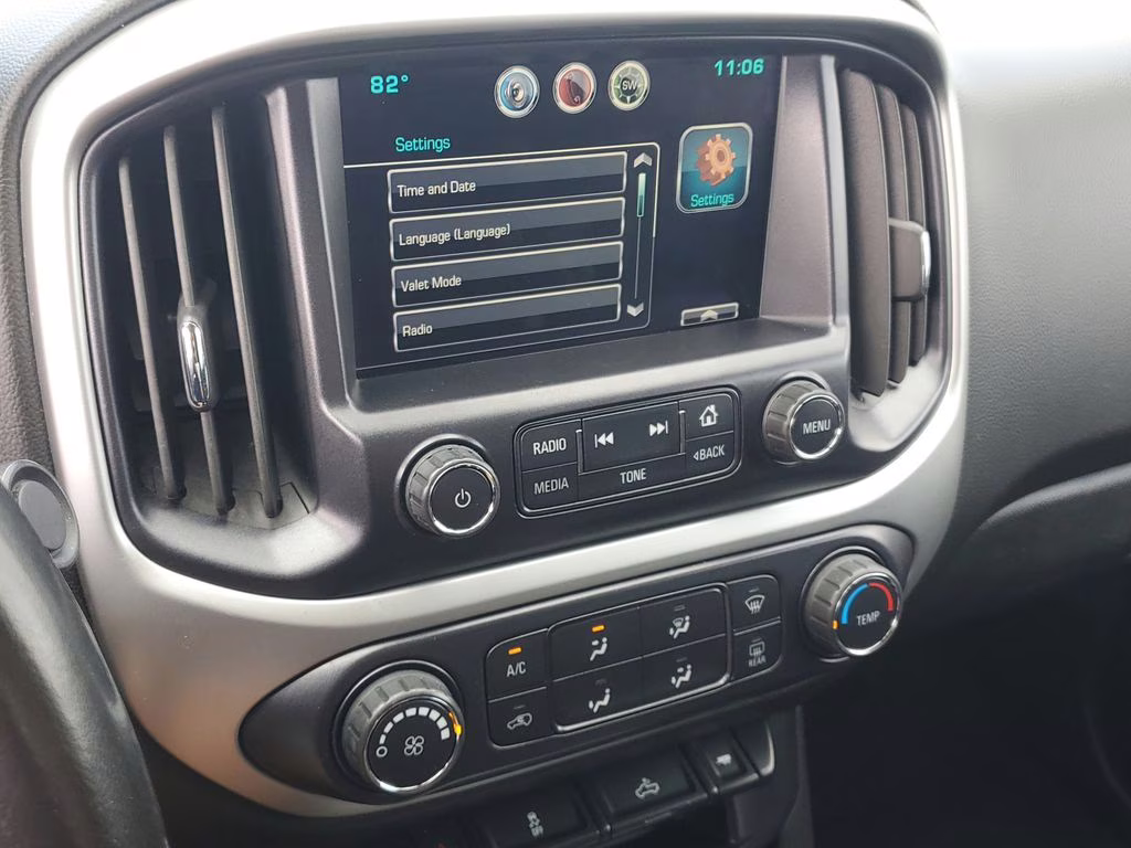 2015 Silver Ice Metallic Chevrolet Colorado LT RWD Truck