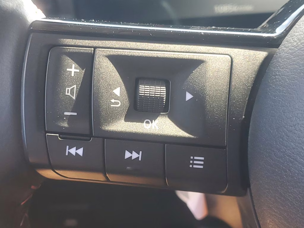 2025 Gun Metallic/Super Black Nissan Kicks SR FWD SUV
