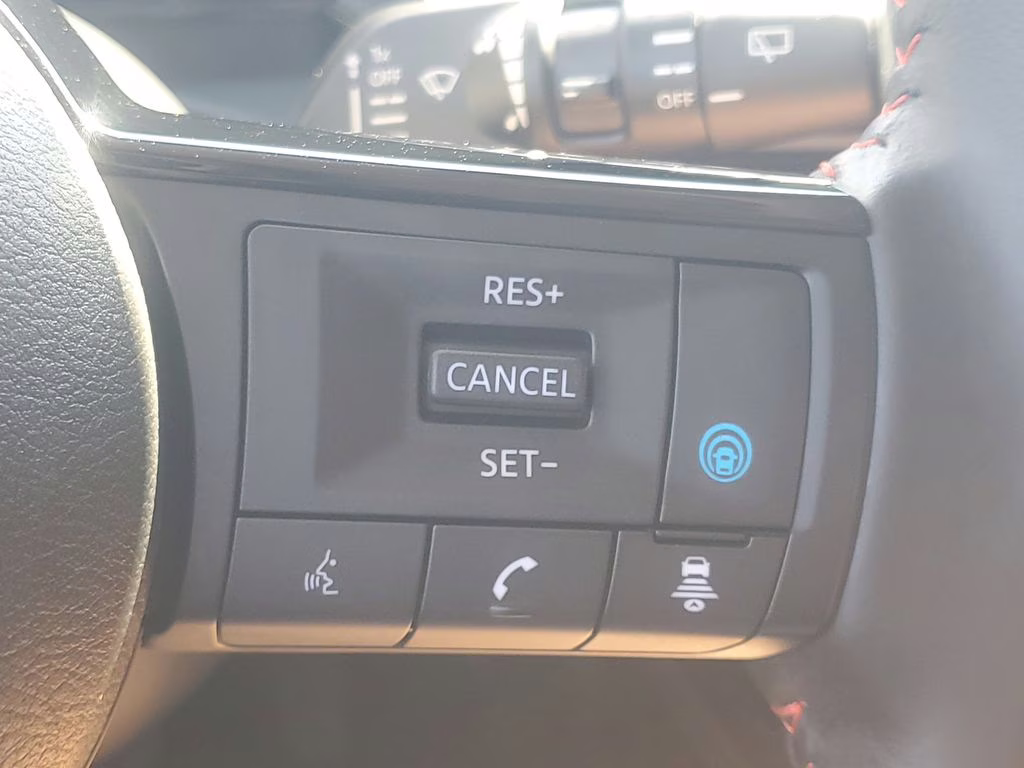 2025 Gun Metallic/Super Black Nissan Kicks SR FWD SUV