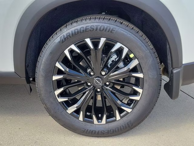2026 Everest White Pearl Tricoat Nissan Rogue Dark Armor FWD SUV
