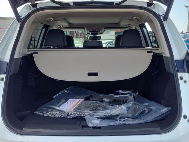 2026 Everest White Pearl Tricoat Nissan Rogue Dark Armor FWD SUV