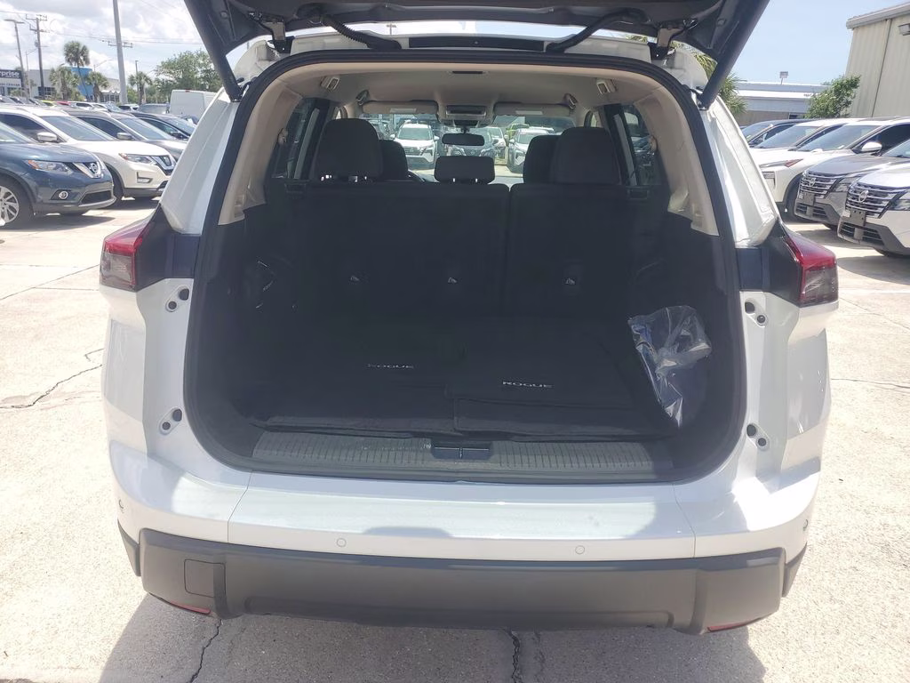 2025 Everest White Pearl Nissan Rogue SV AWD SUV