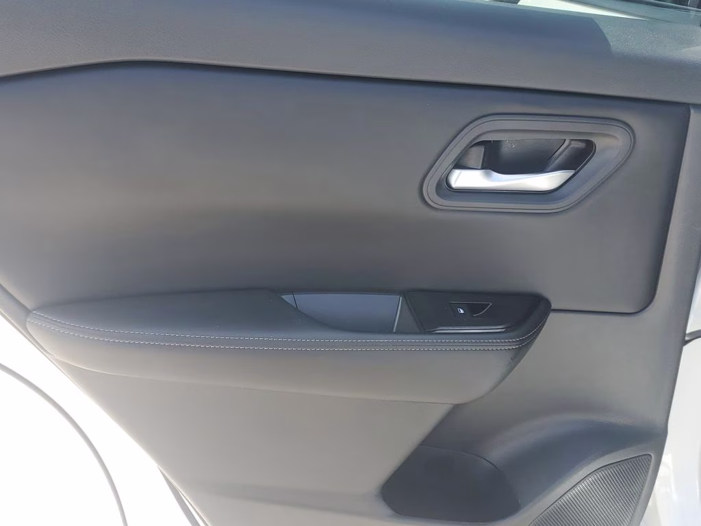 2025 Everest White Pearl Nissan Rogue SV AWD SUV