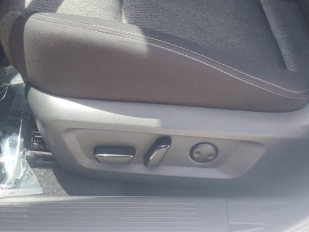 2025 Everest White Pearl Nissan Rogue SV AWD SUV