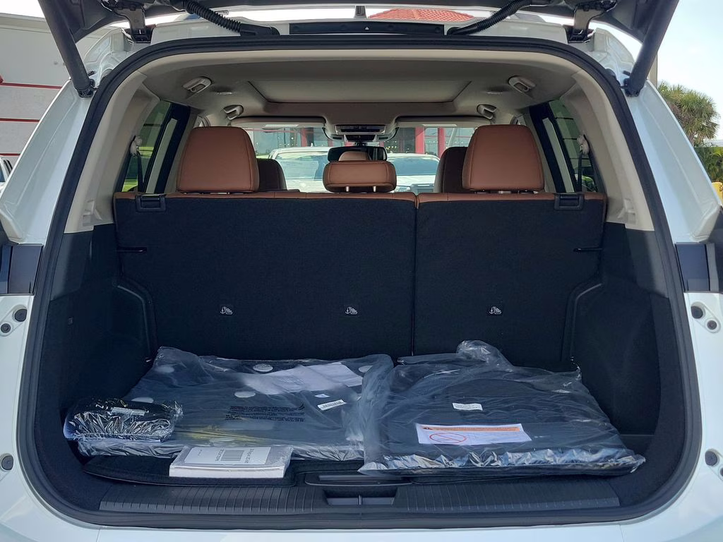 2026 Everest White Pearl Tricoat Nissan Rogue Platinum AWD SUV