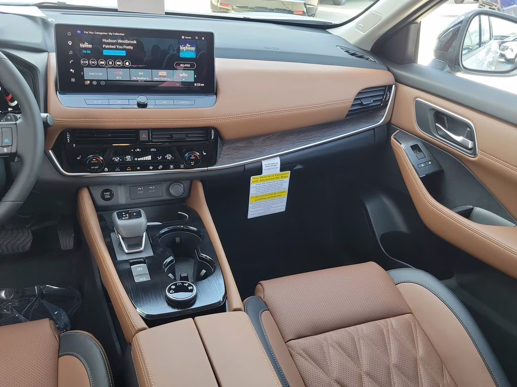 2026 Everest White Pearl/Super Black Nissan Rogue Platinum AWD SUV