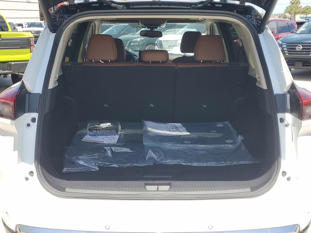 2026 Everest White Pearl/Super Black Nissan Rogue Platinum AWD SUV