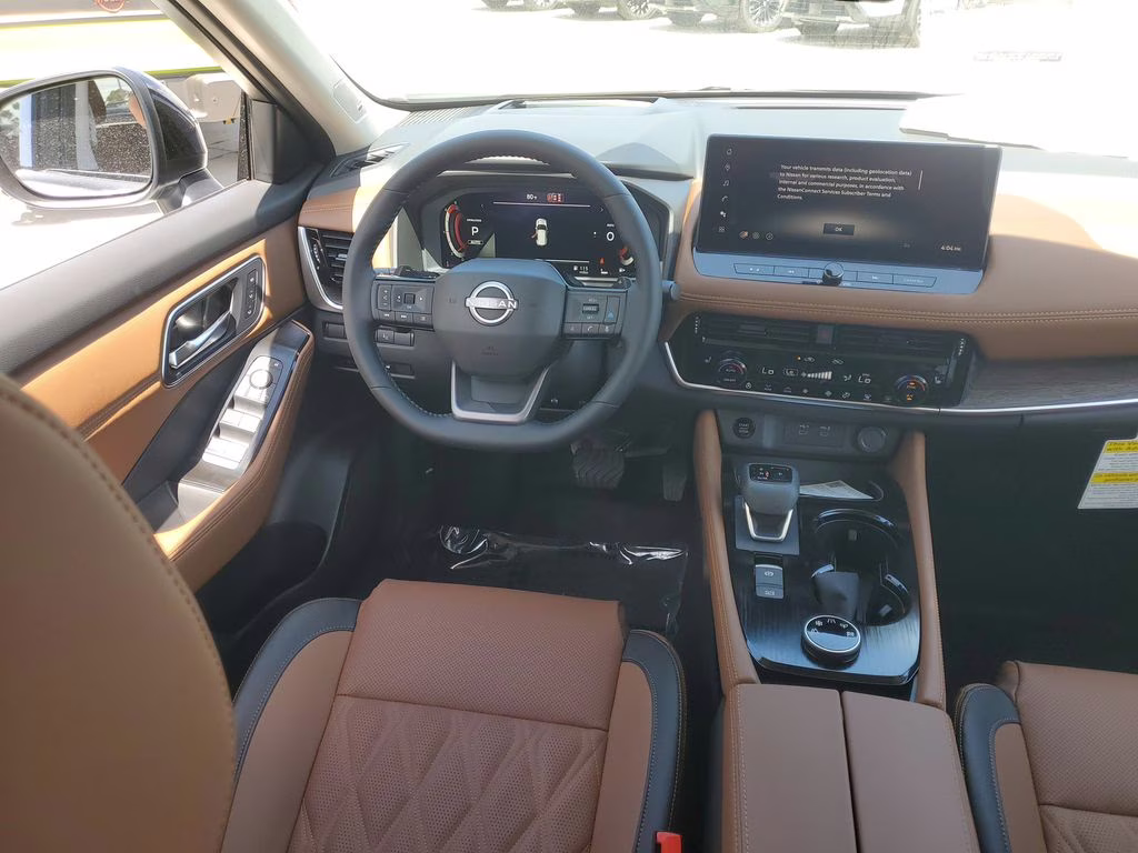 2026 Everest White Pearl/Super Black Nissan Rogue Platinum AWD SUV