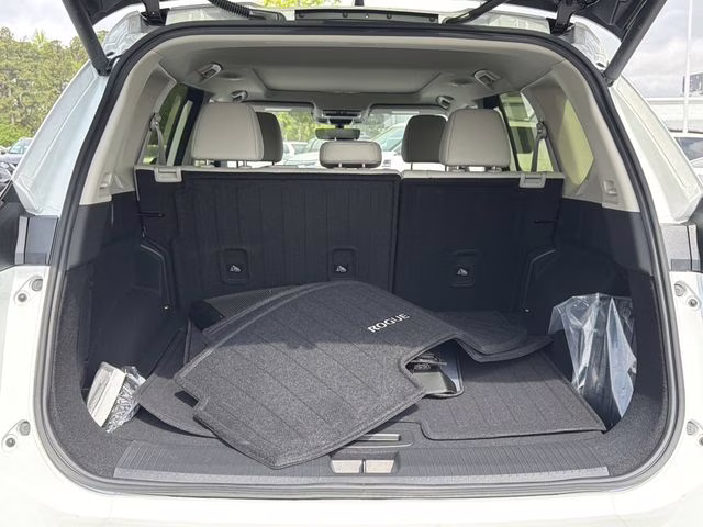 2026 Everest White Pearl Tricoat Nissan Rogue Dark Armor AWD SUV