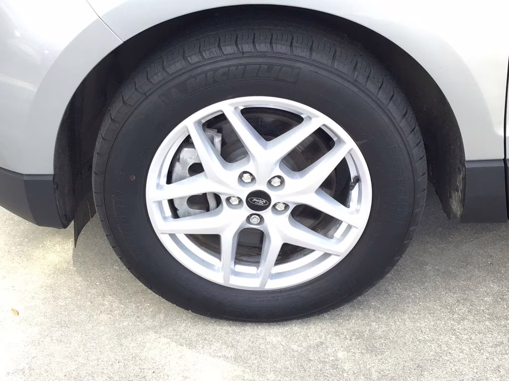 2024 Silver Metallic Ford Edge SEL AWD SUV