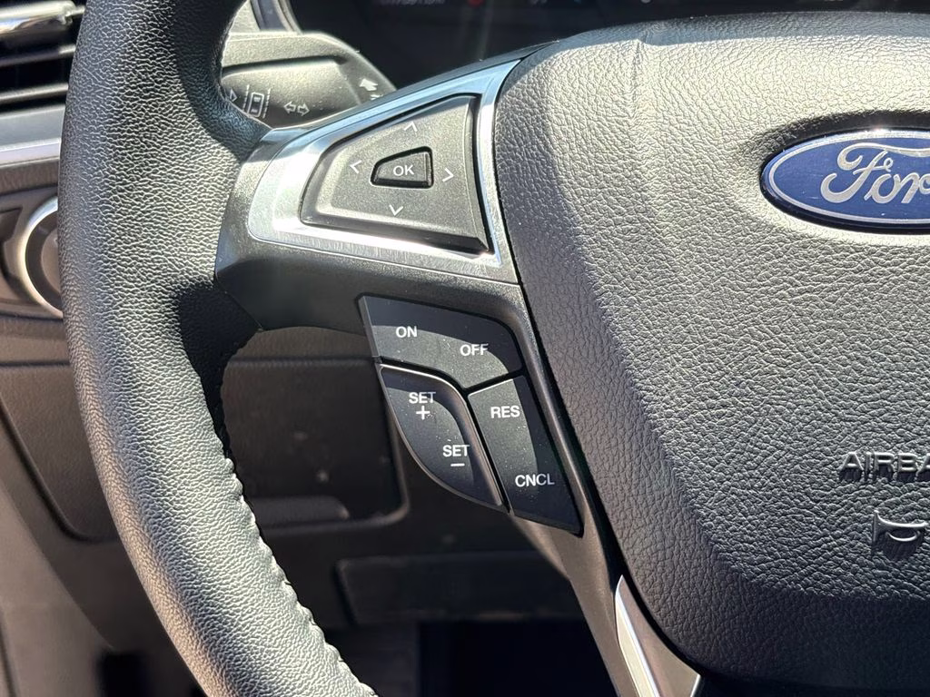 2024 Silver Metallic Ford Edge SEL AWD SUV
