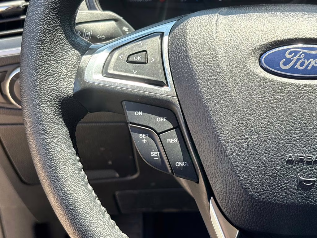 2024 Silver Metallic Ford Edge SEL AWD SUV