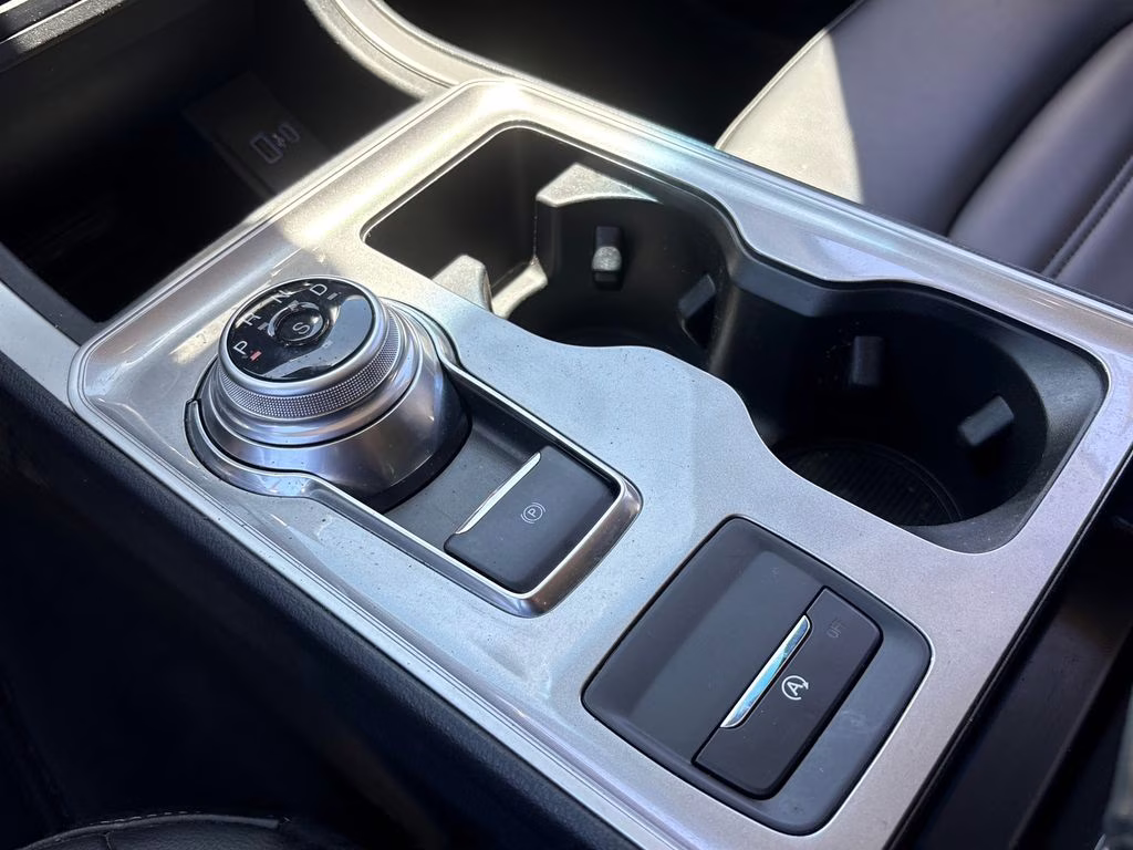 2024 Silver Metallic Ford Edge SEL AWD SUV