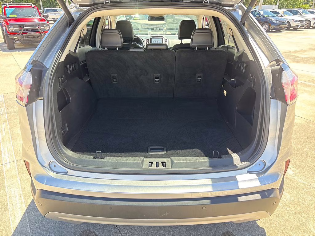 2024 Silver Metallic Ford Edge SEL AWD SUV