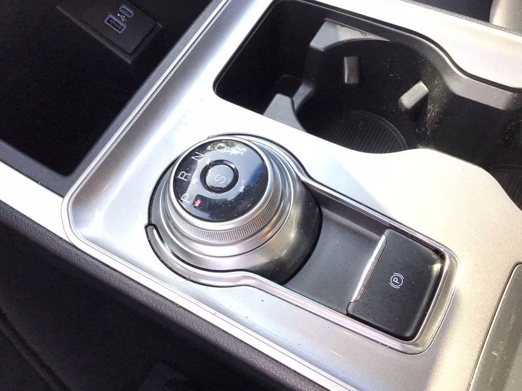 2024 Silver Metallic Ford Edge SEL AWD SUV