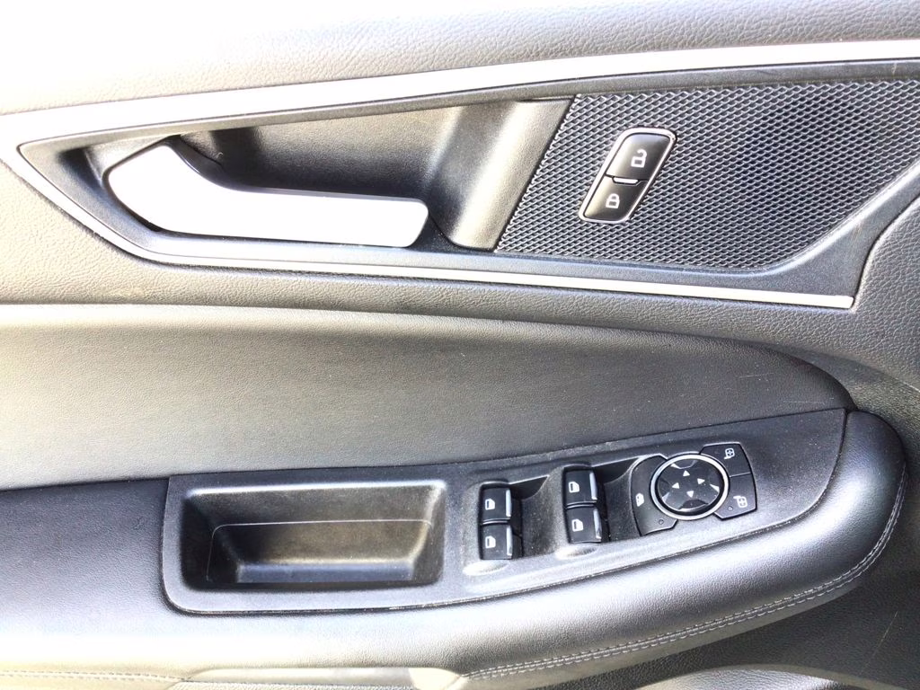 2024 Silver Metallic Ford Edge SEL AWD SUV