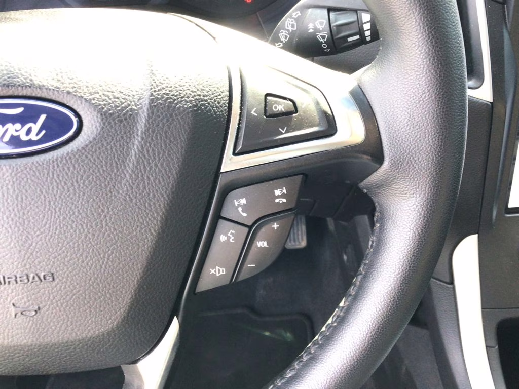 2024 Silver Metallic Ford Edge SEL AWD SUV