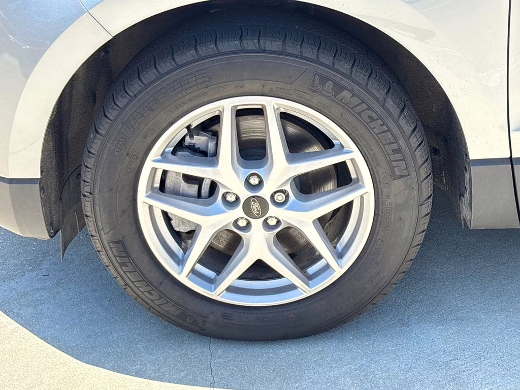 2024 Silver Metallic Ford Edge SEL AWD SUV