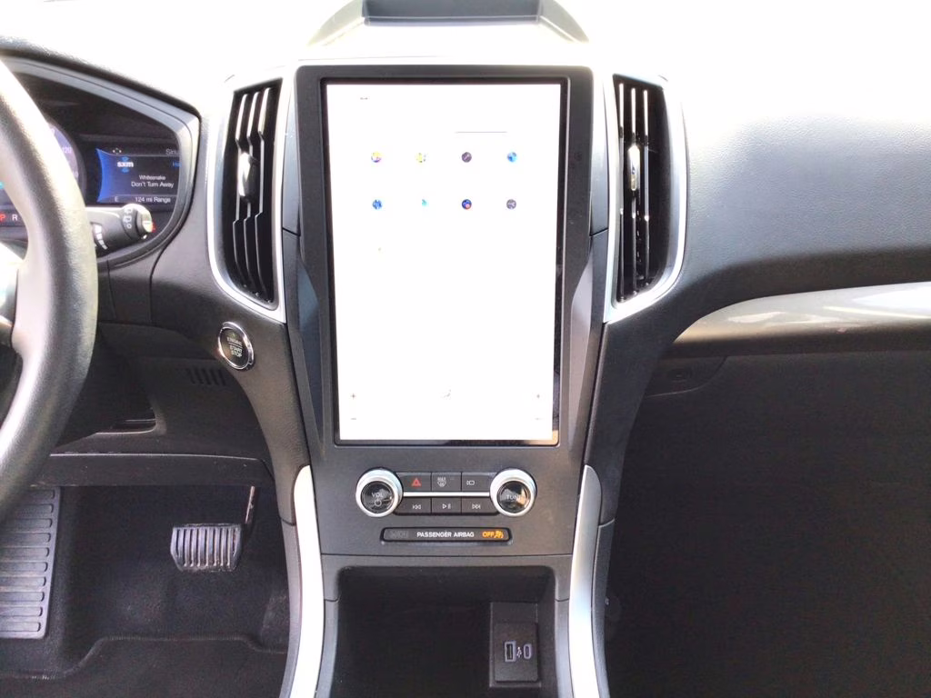 2024 Silver Metallic Ford Edge SEL AWD SUV