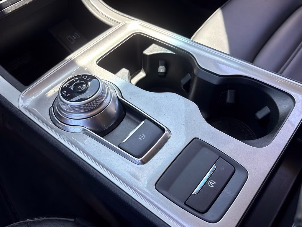 2024 Silver Metallic Ford Edge SEL AWD SUV