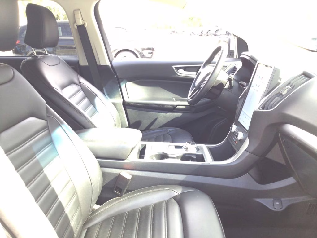 2024 Silver Metallic Ford Edge SEL AWD SUV