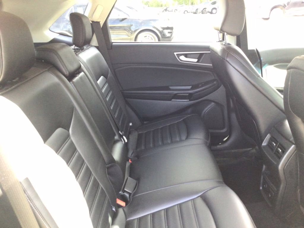 2024 Silver Metallic Ford Edge SEL AWD SUV