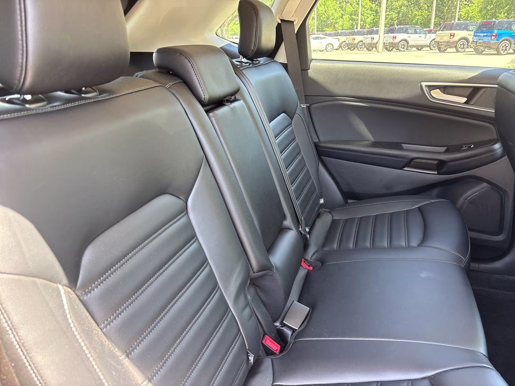 2024 Silver Metallic Ford Edge SEL AWD SUV
