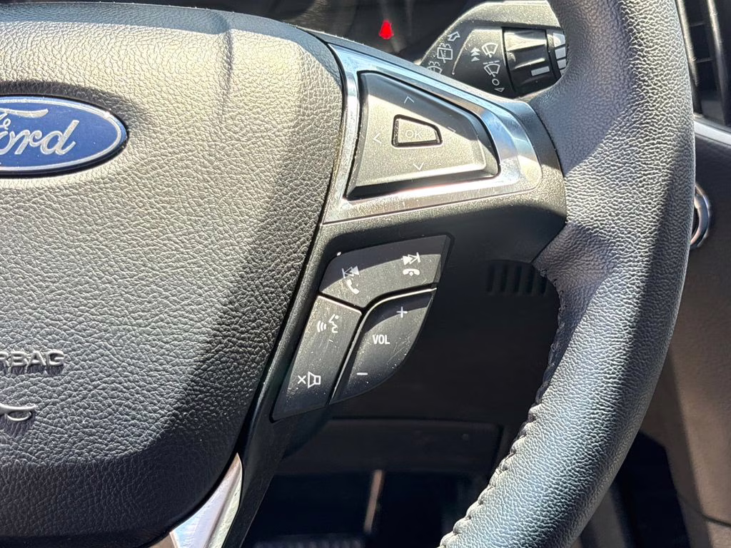 2024 Silver Metallic Ford Edge SEL AWD SUV